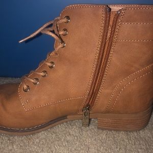 Gently used tan booties! Rope laces still in good condition!